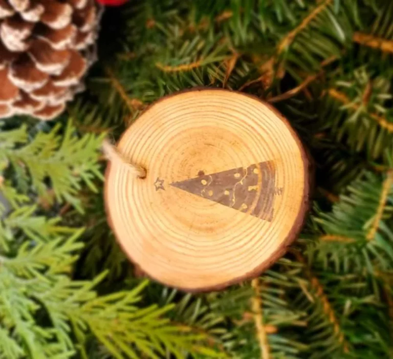 Christmas tree hanging ornament with stencil supported pyrography