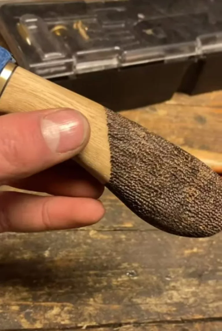 Stippling pyrography on handmade knife handle