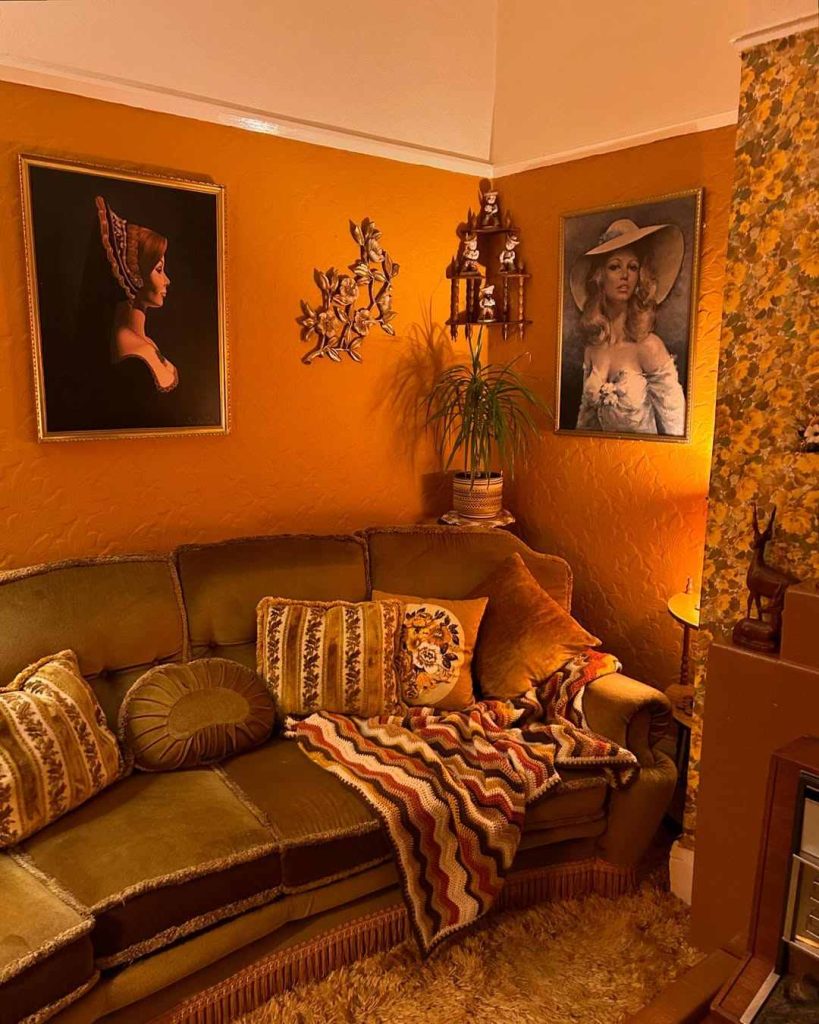 16 Groovy 70s Living Room Decor Ideas for a Retro Vibe